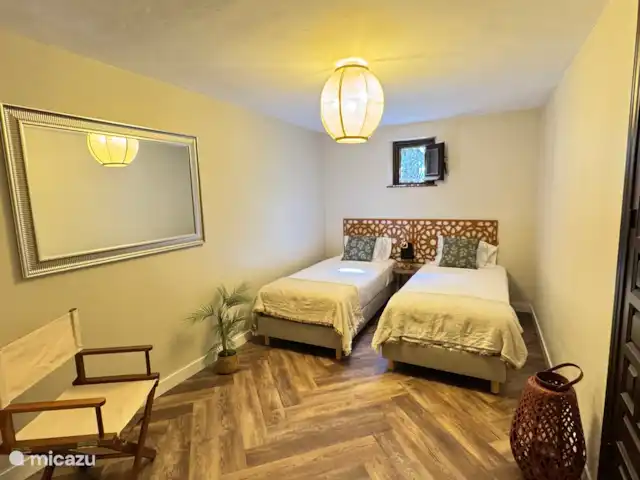 Onze gezellige kamer in het souterrain.